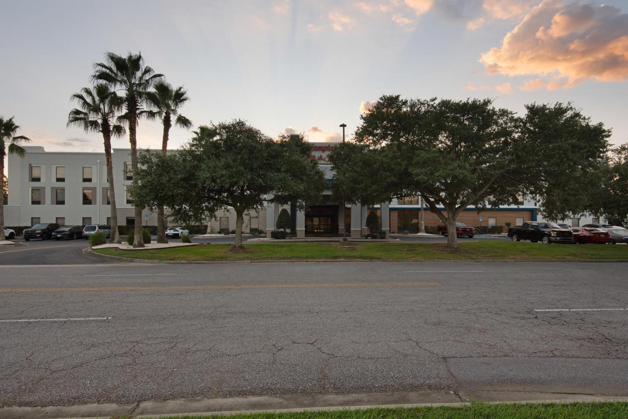 Hampton Inn & Suites Pensacola I-10 N At University Town Plaza Exterior foto